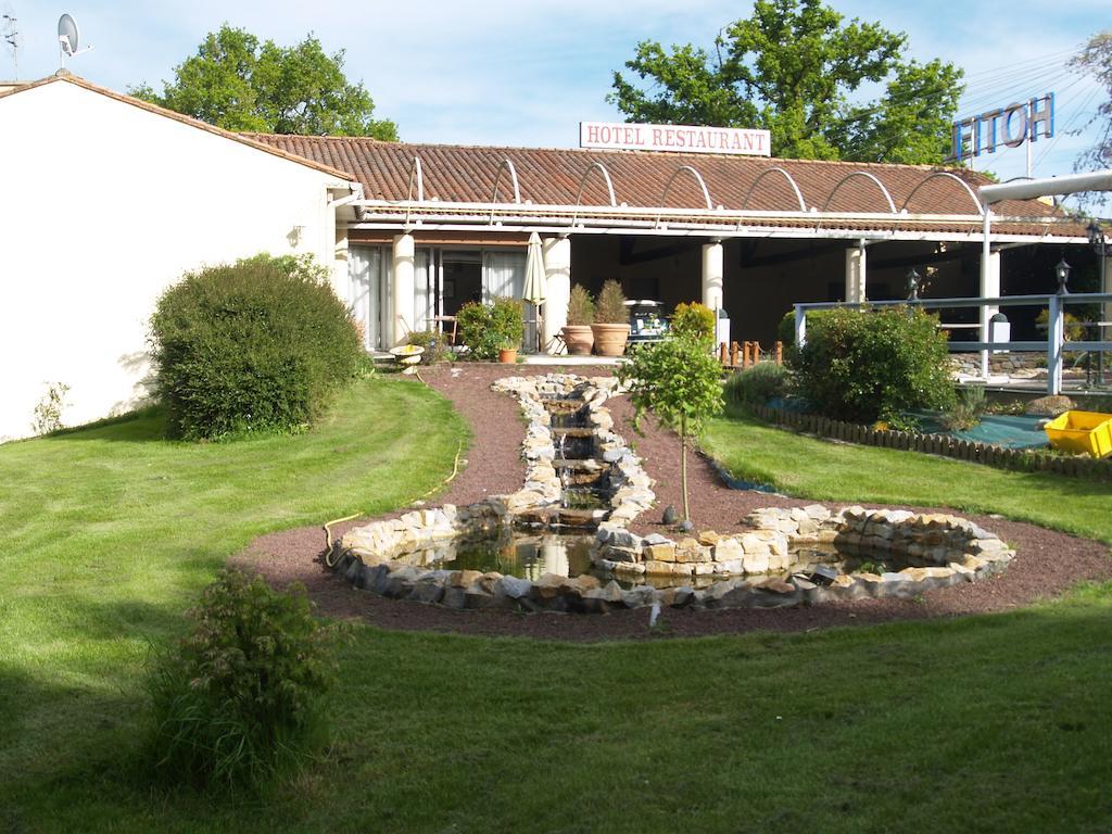 Hotel Au Relais Des Lilas Parthenay Zewnętrze zdjęcie