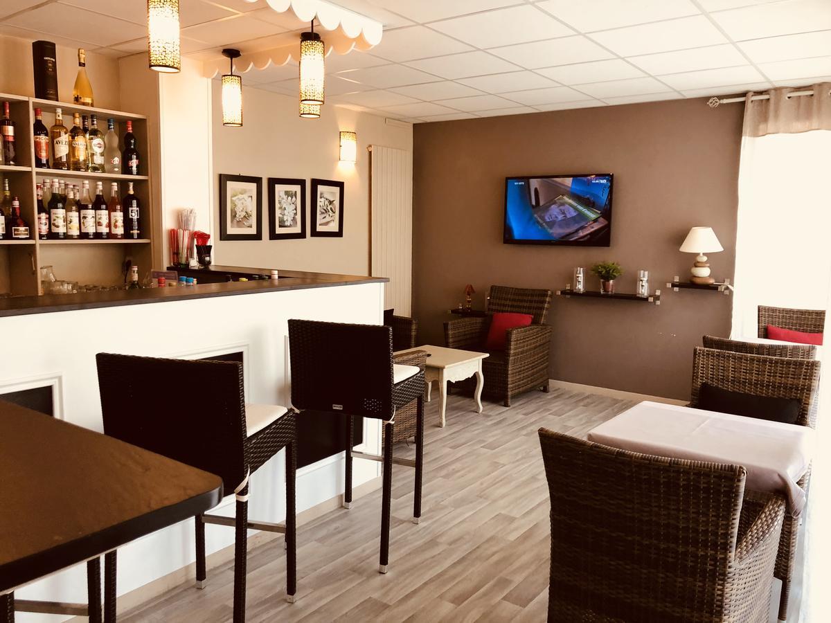 Hotel Au Relais Des Lilas Parthenay Zewnętrze zdjęcie